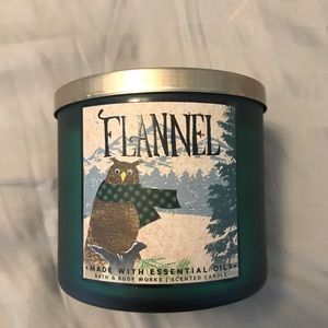Bath & Body works flannel candle